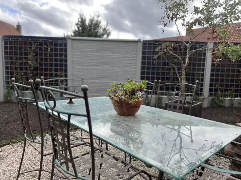 Fermeture avec la plantation parfumée 'Star Jasmine'